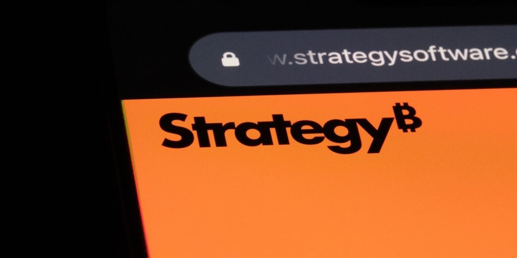 比特币价格下跌之际，策略买入更多比特币