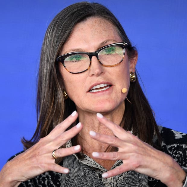 凯茜·伍德收回了此前对比特币价格将达到150万美元的预测